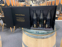 Indlæs billede til gallerivisning Gaveæske med 3 flasker 37,5cl. Andersen Winery
